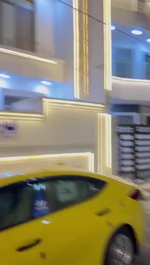 السلام عليكم بيت للبيع مساحه 150 متر. طابقين
4 غرف نوم 
مكان البيت بغداد الزعفرانيه 
قرب حسينيت شاكر الساعدي زراعي كامل الخدمات ***********
