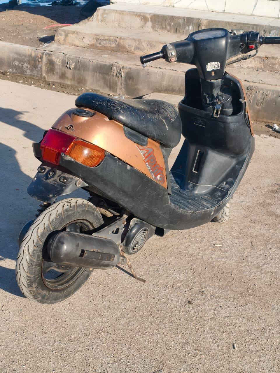 سلام عليكم بطة للبيع بلادية مكينة ناعمة هندر واحد سلف عوزة باتري لايت امامي و خلفي شغال قفل صندوق عداد يشتغل كلشي شغال بس أشاير تواير جدد 250 بية مجال للشراي *********** واتساب مكاني ناصرية اسكان الصناعي
