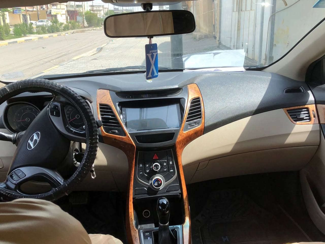 السلام عليكم  النترا 2016خليجي مكفوله عدا بارد في باب واحد السيارة بغداد فول فتحة وداخل صاج قطعتين تبريد مكينه 1800مرئي شفط حساس امامي خلفي بيع او مراوس مكانه المحمودية الاتصال على الرقم *********** موجود وات ساب
