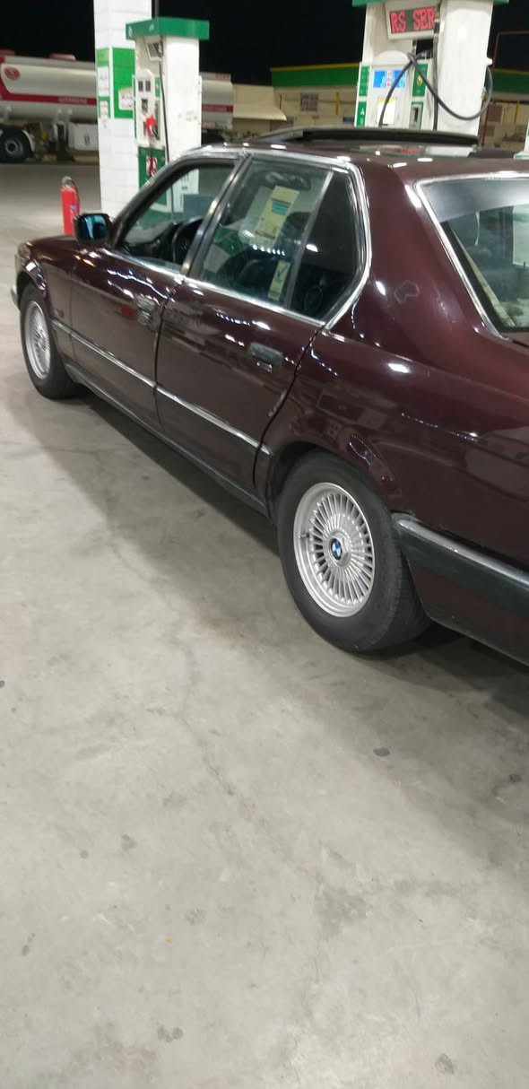 سلام عليكم ورحمة الله وبركاته 
740 اصل موديل 92 سليمانية الدولي بأسمي مكفولة من الضربة صبغ عام للجمالية مكينة كير مكفول 
تبريد صدر مكفول 
السعر 68 وبيهة مجال قليل 
***********
