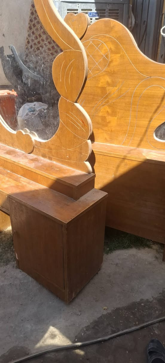 راس جربايه والخشبه العرض  وميز مرايه وكومديات ٢وزاويه عدد ٢للبيع ***********العنوان الامن الداخلي
