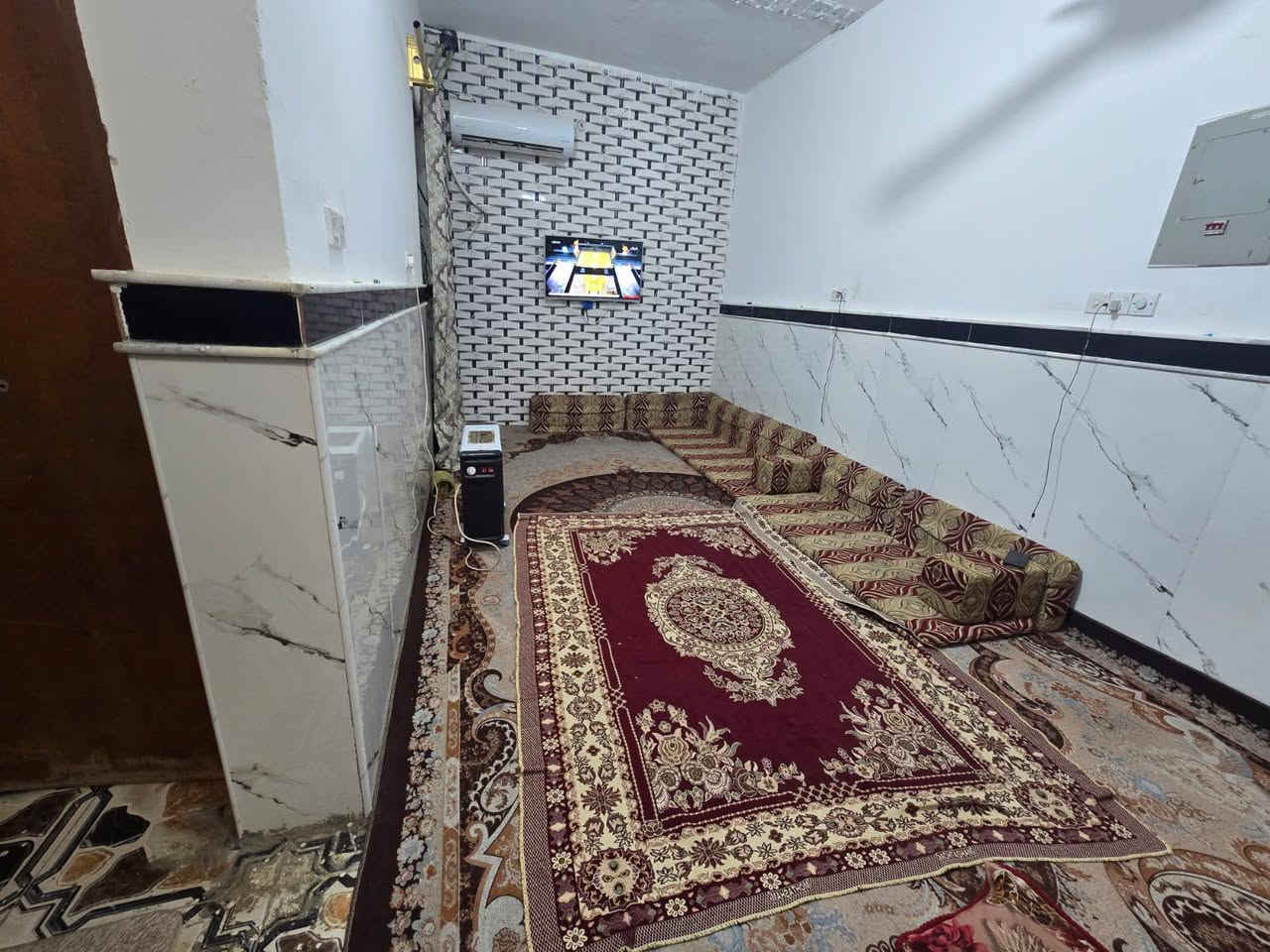 دار للبيع منطقة مغربه قرب مدرسه الغزالي المساحة ١٤٠ متر ثلاث غرف نوم السعر ١٣٥ مليون ***********
