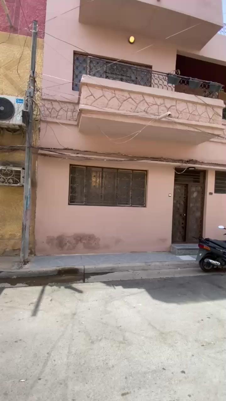 سلام عليكم
دار للبيع كامل مجهز  معه الأثاث و  الأثاث في حاله ممتازه جداً و يتكون البيت من 4 غرف كامله 
علماً سعر المتر 3.800 وبي مجال
المساحه 117م الواجه 10م النزال 11.7م 
العنوان : بغداد الكاظميه العكيلات خلف شارع مؤسه العين 
الرقم : ***********
