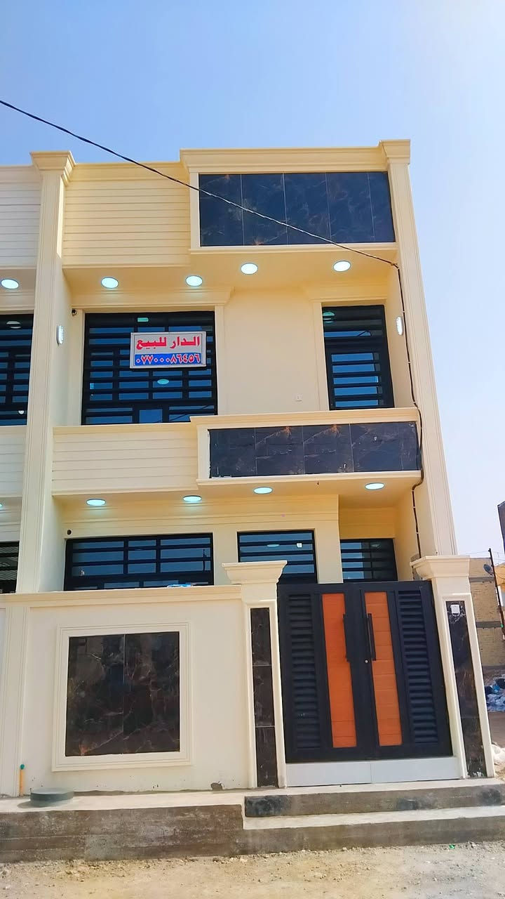 سلام وعليكم بيت للبيع عدد ثنين زيرو مساحه 50 متر ملك زراعي سند 25 مكان بغداد منطقه طالب العلي مربع الاول خدمات متكامله مدارس متوسطه وابتدائي البيت يتكون من استقبال ومطبخ ومنور وخدمات والطابق الثاني غرفتين نوم  وبيتونه كبيره 5x5 في طابق الثالث البيت جاهز للسكن يعني جيب غراضك وتكعد البيت بسمي يعني لا دلال ولا وسيط حتى كيزر وماطور ماء كامل فول  للاستفسار *********** ابو ايوب
