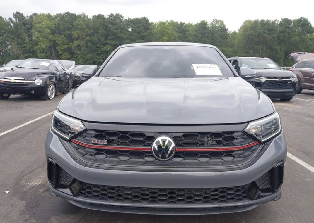 Volkswagen Jetta 2024 GLI Autobhan 
17000 مایل رۆیوە
سبوغ/ نیو پارچە 
ارباگ/ بەس شان 
دوو بەسمە 
ژمارە کاتی 
پێشو پشت کەپس 
بئ مسرەف 
سعر/ 213$ مجال 
***********.WhatsApp
