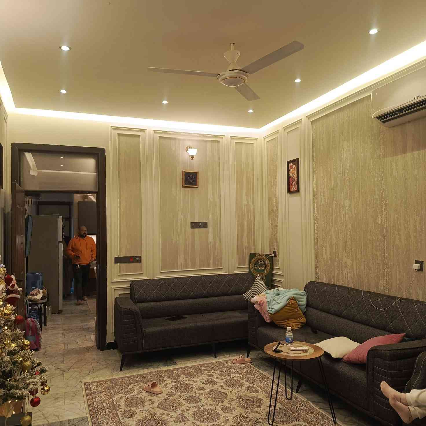 للبيع للبيع
فرصه استثماريه لا تعوض
وبسعر مناسب بناء ٢٠٢٥
بيت ٨٠ متر في منطقه الاساتذه الشارقه موقع مميز وهدوء بناء حديث متكون من ٤ غرف نوم وستقبال ومطبخ ومناور وحمامات ارضيته مرمر حالين بي مؤجر قبل شهرين ساكن بي مؤجر ٨٠٠ الف اليشتري ايريده بي مؤمر او فارغ للاستفسار
اتصل على الرقم *********** ويوجد واتساب
*********** ويوجد واتساب
مكتب الرافد للوساطة العقارية
