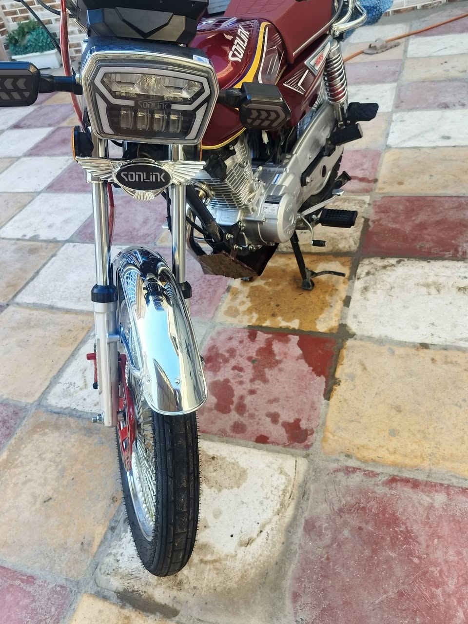 سلام عليكم تايكر للبيع موديل 25 الدراجه زيرو صاله 10 من طالعه ماشيه 41 كيلو اوراق استنساخ الدراجه جديده كلش سونك  لون موروني دشبول شاشه
السعر المطلوب 725 وبيه مجال   المكان بابل الحمزه الغربي 
‏‪0777 389 8263‬‏
