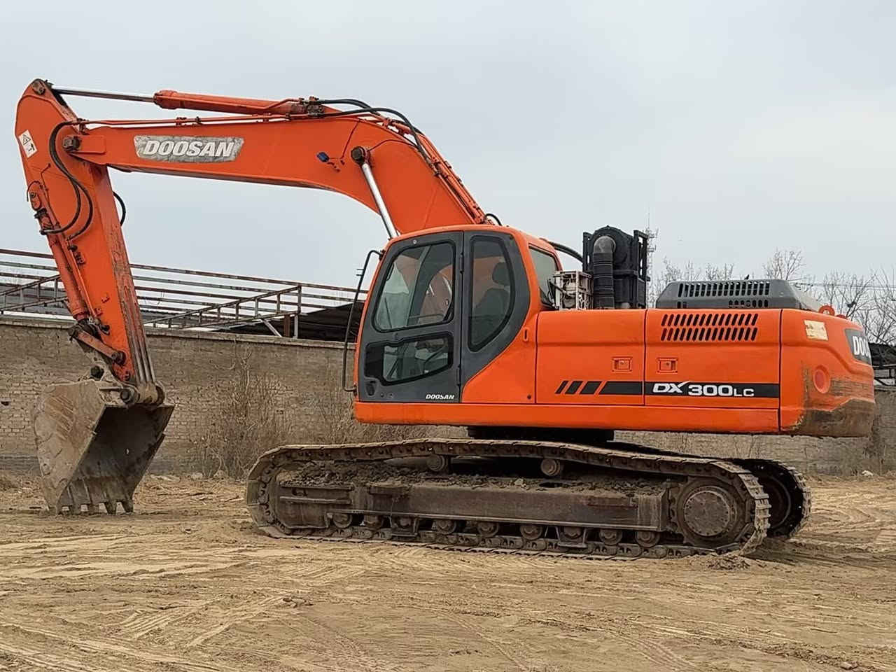 DX300 
Very good quality, no exhaust gas


**إذا كنت صاحب هذا الإعلان وتريد حذفه لأي سبب، رجاءا أرسل رسالة إلى الدعم الفني**