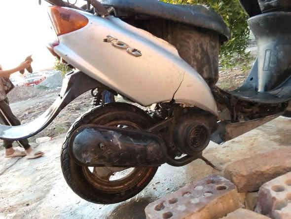 السلام عليكم دراجه 60للبيع للستفسار مكاني بغداد الحسينيه شارع المرور السعر 80 وبيها مجال غير شغاله عوزه اشياء بسيطه الرقم *********** نضافه المكينه فوول
