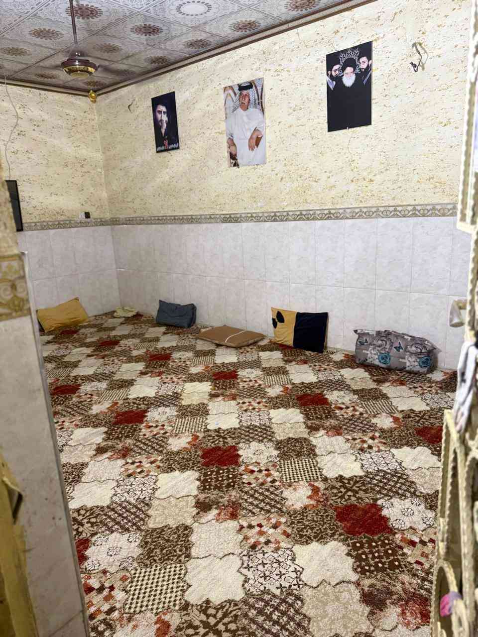 بيت البيع ميسان حي الكرامه قرب مستشفى التركي شارع ناصر ابو الباله مساحته 200 غرفتين مطبخ استقبال صاله وممر وساحه كبيره +محل
اي استفسار عله الخاص اول عله هذ الرقم ***********
