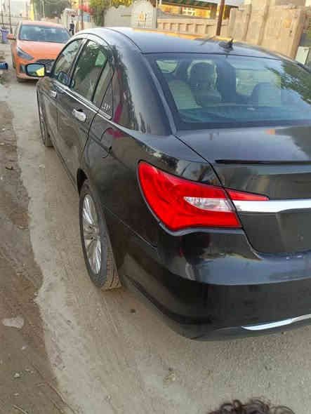 كرايسلر C200 __موديل 2012وارد امريكي
  بيع او مراوس
مكينه وكير خير من الله_***********--***********
رقم بغداد  سنويه لحد2028
 شاشه كامره خلفيه اواكس رام 
مواصفات 
مكينه 4سلندر حجم 2400
ويل كب 
فتحه سلايت 
زنون لايت امامي
كشنات كهربائي 
كير اتوماتيك+ 
سنتر لوك ___سعر بلاش 72 او بيه مجال بصيط
تحكم استيرن جهتين
داخل بيجي 
حساس تايرات
مكان السياره بابل قضاء القاسم ع
