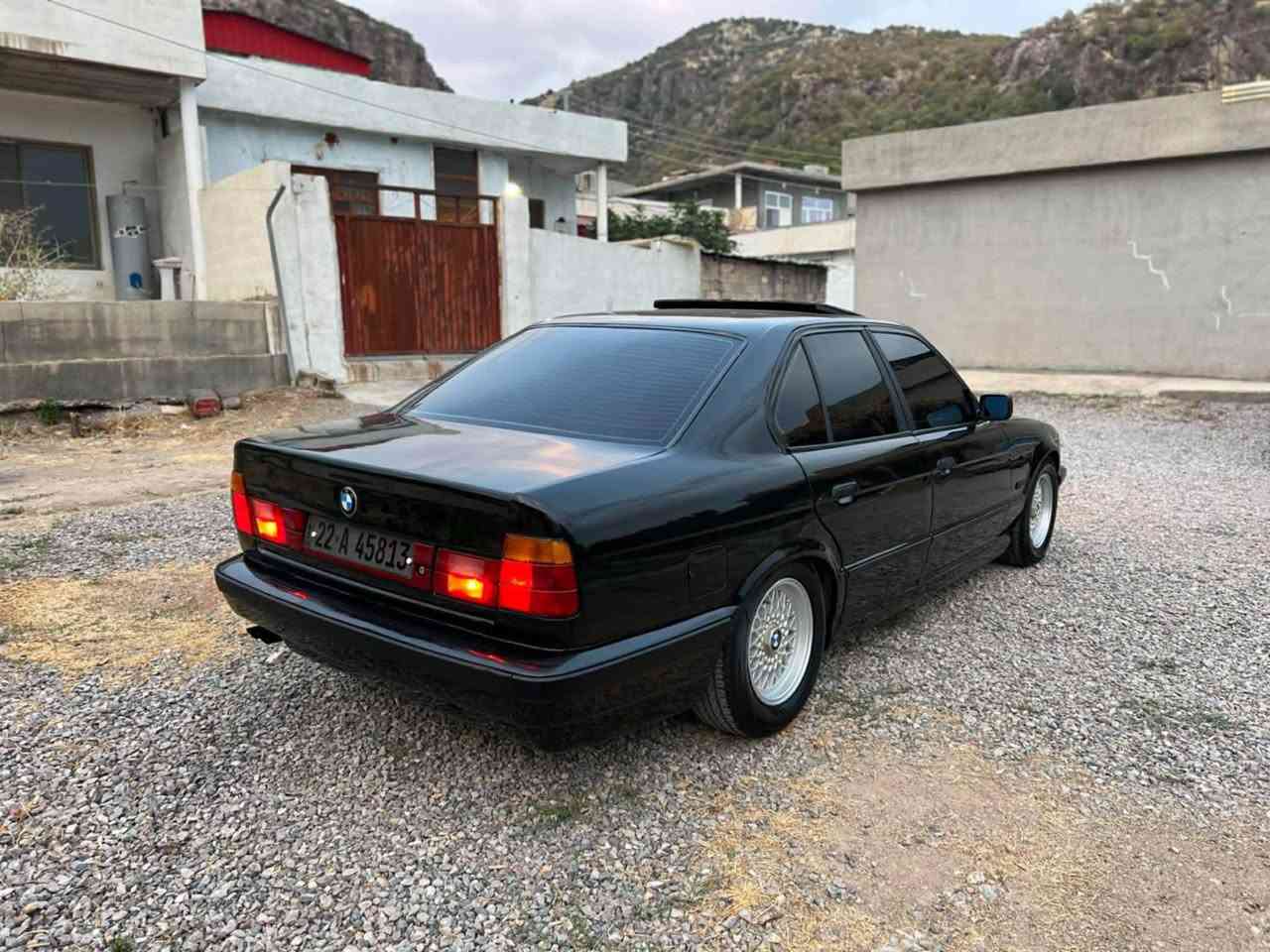 بەناوی خوای گەورە سڵاو رێزمان هەیە 
BMW 525 1992
سەیارەکە ماشەڵای دەوێت زۆر جوان و خاوینە عامە بۆ جوانی سلایتە چوارجام کارەبای تۆماتیک دەعمی نیە بۆنیتی لەوارەکەی سەر لایتی لیدرانی هەیە کەمیکە رەقەم هەزەی نوێیە بەشەرتی بەناو کردنە تەبرید ساردو گەرمە بەشەرتی خرامە سەیارەکە ماشەڵای دەوێ زۆر جوانە ٧٠وەرەقەو مەعامەلەیەکی برایانە ئەوەش رەقەمی خاوەنەکەی *********** شقلاوة, أربيل
