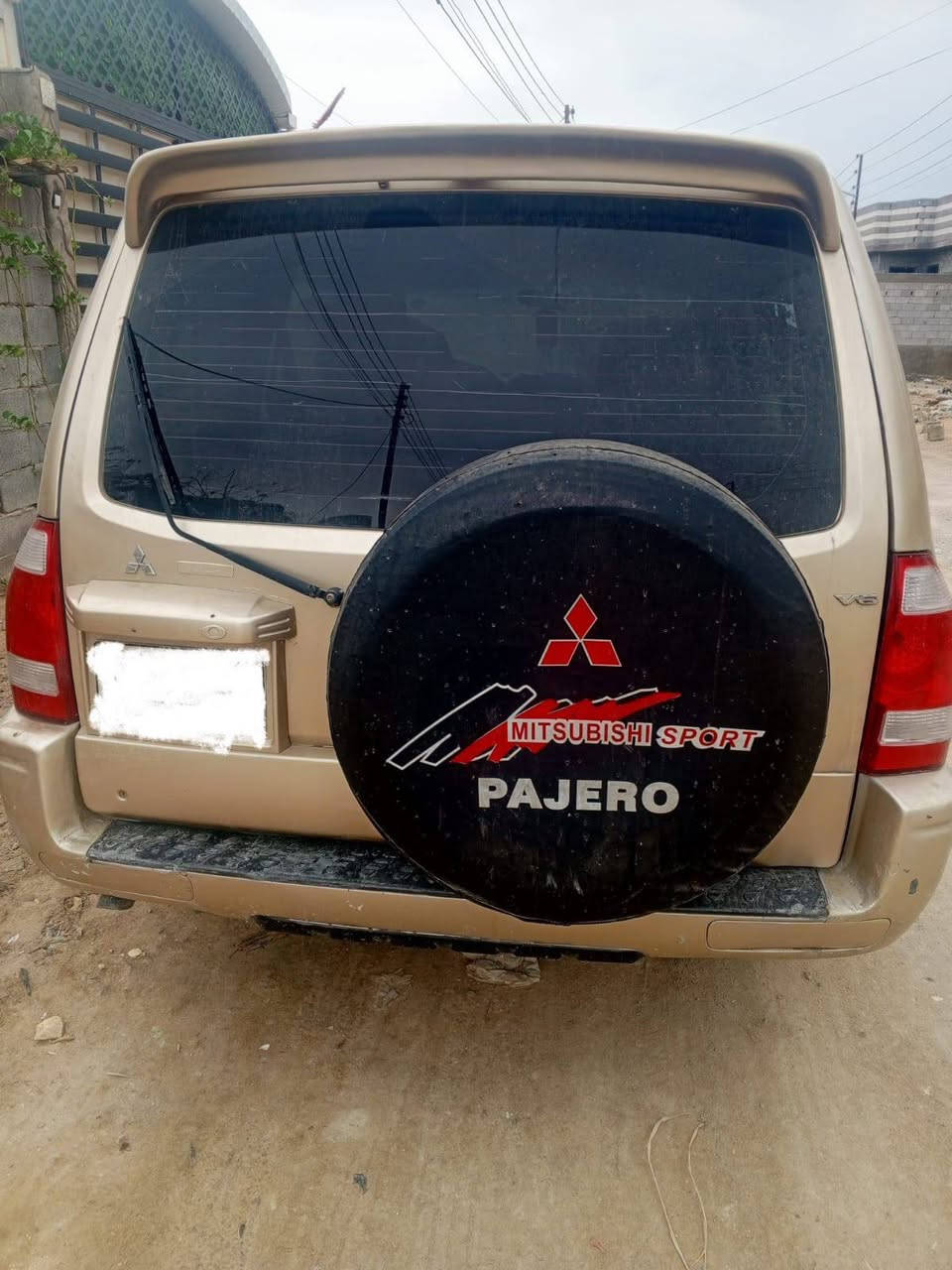 للبيع باجيرو 2006 رقم بصرة محرك فيفتي 3000 التبريد ضعف بالكبريسر  صبغ عام معجون بالقماره فقط السعر 65 ورقه
مكان السياره البصرة تلفون ***********
