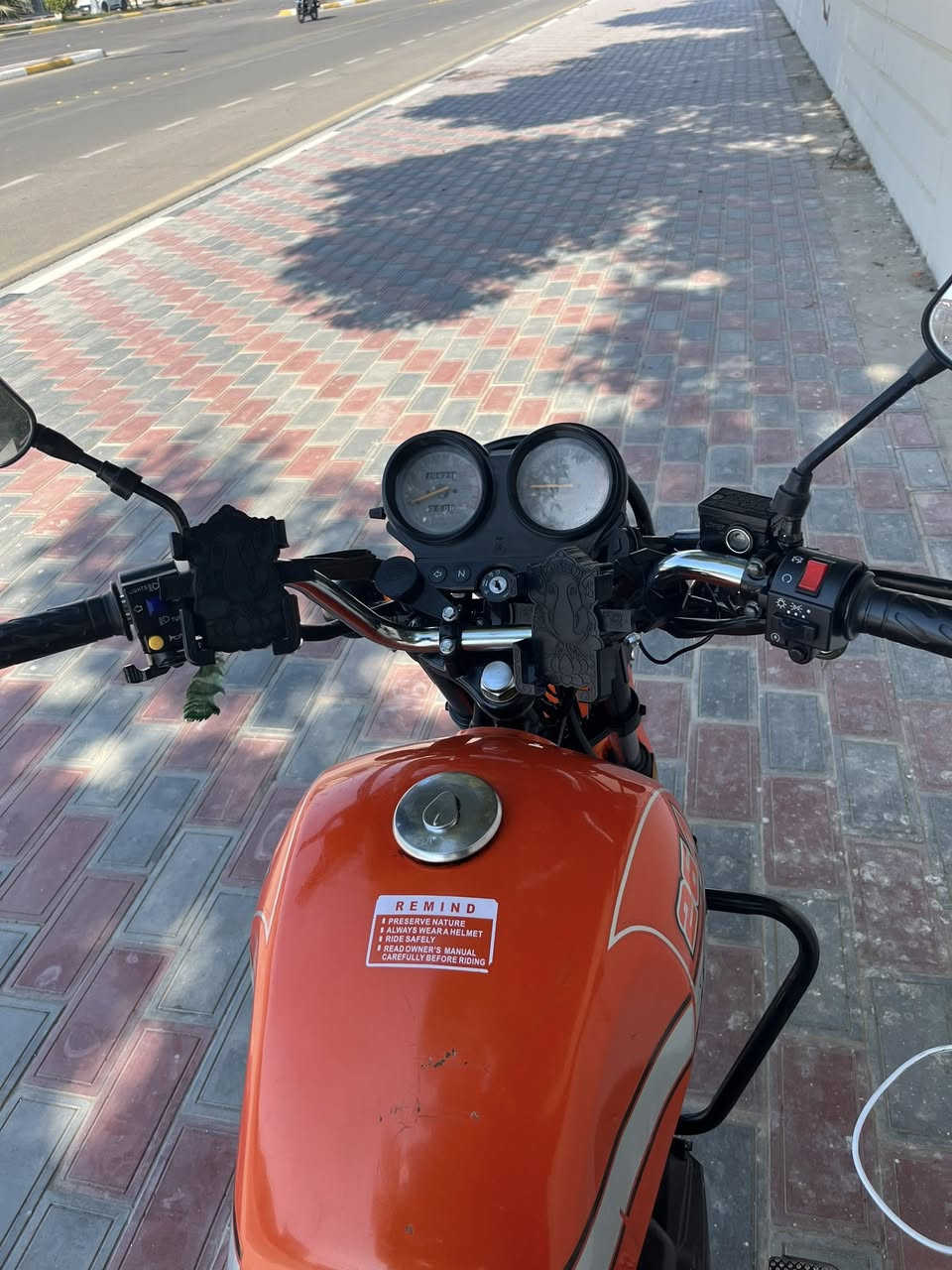 سلام عليكم دراجه دايون للبيع موديل 2023مكينة 200مرقم كربلاء دراجة نضيفة 
سويجين 
لوحتين 
دبل اشارة 
زوج مرايات بطح هديه وياه 
دراجه نضيفة وحلوه 
مكاني كربلاء حي الميلاد 
السعر (2300)
وبيه مجال للشراي


**إذا كنت صاحب هذا الإعلان وتريد حذفه لأي سبب، رجاءا أرسل رسالة إلى الدعم الفني**