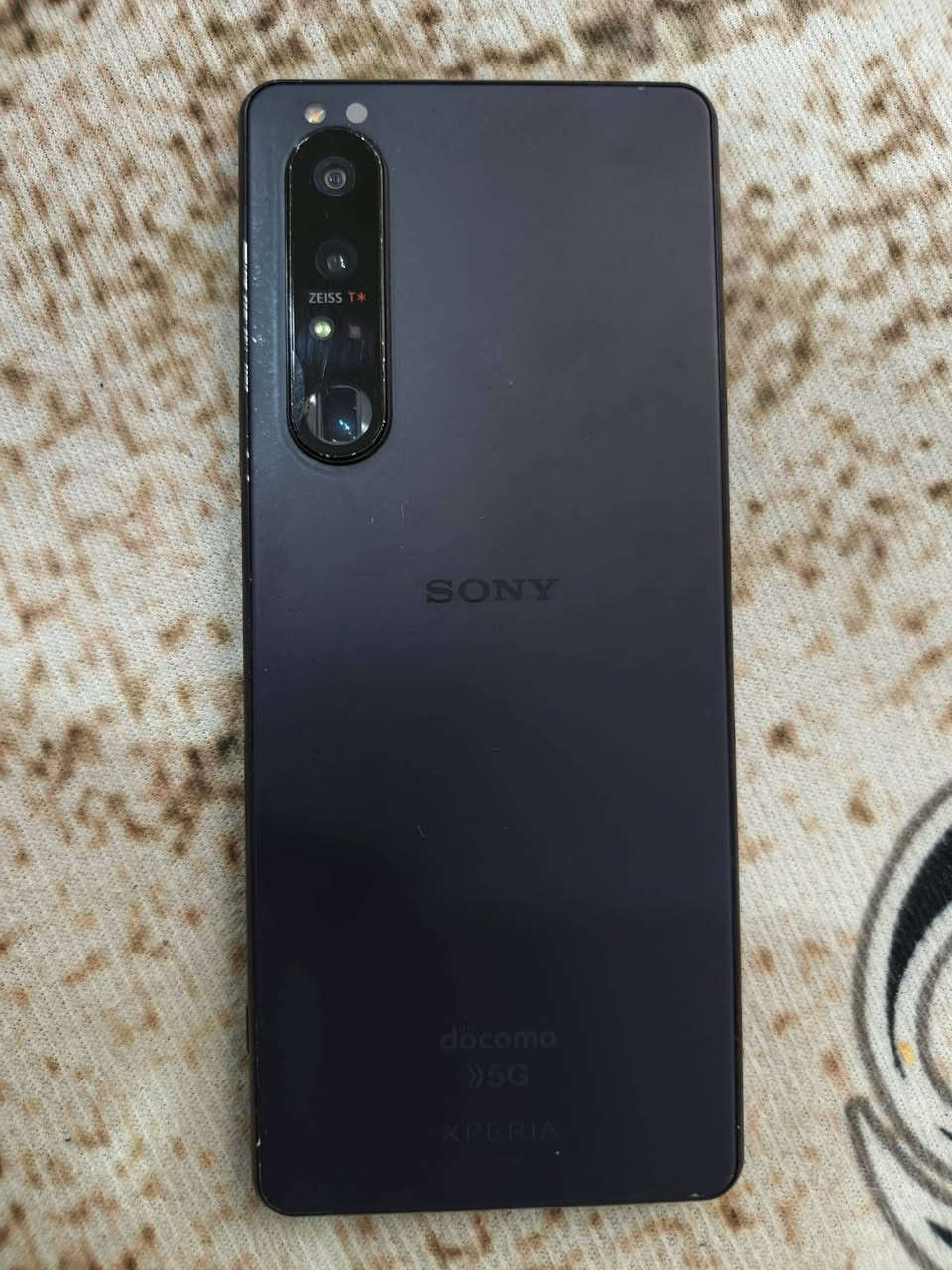 Sony Xperia 1 Mark 3  5G📶
سوني إكسبريا 1 مارك 3  تقنية 5G📶

يتميز بتردد شاشة 120 هيرتز من نوع اوليد 4k OLED📱

معالج سناب دراكون Snapdragon 888  🚀🔥

الرام 12 گيگا والذاكرة 256 گيگا 💽

بطارية حجمها 4500 مللي امبير مع دعم الشحن السريع بقوة 33 واط 🔋⚡

ونظام كاميرات ثلاثي بدقة 12 ميگا بكسل وامامي 12 ميگا بكسل 📸

مقاومة الماء والغبار (IP65/IP68)،💧📳
يأتي مع منفذ سماعات 3.5 ملم.
بصمة اصبع جانبية .

من حيث الاداء : تشغيل لعبة بوبجي 90 فريم 🔥
لون الجهاز : أرجواني .

نضافة الجهاز 90% 
وغير داخل صيانة ✅

تواصل اكثر خاص أو واتساب 

***********
