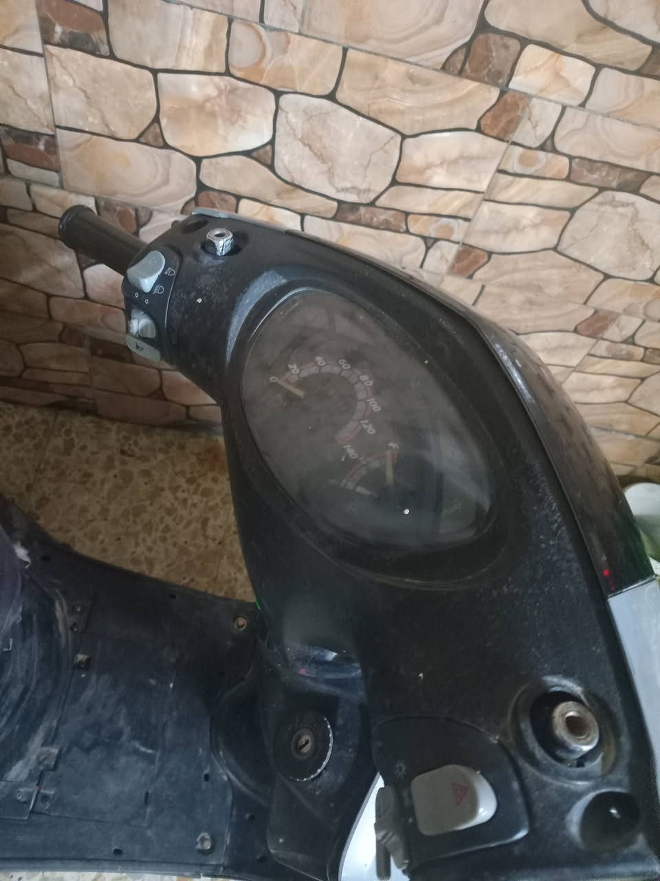 دراجه البيع نوع ماكس ١٤٠ السعر ٣٠٠ وبيها مجال العنوان الامين الثانيه شارع نواب الضباط شغاله سلف وهندر وكهربايات كلها شغاله رقم الهاتف ***********
