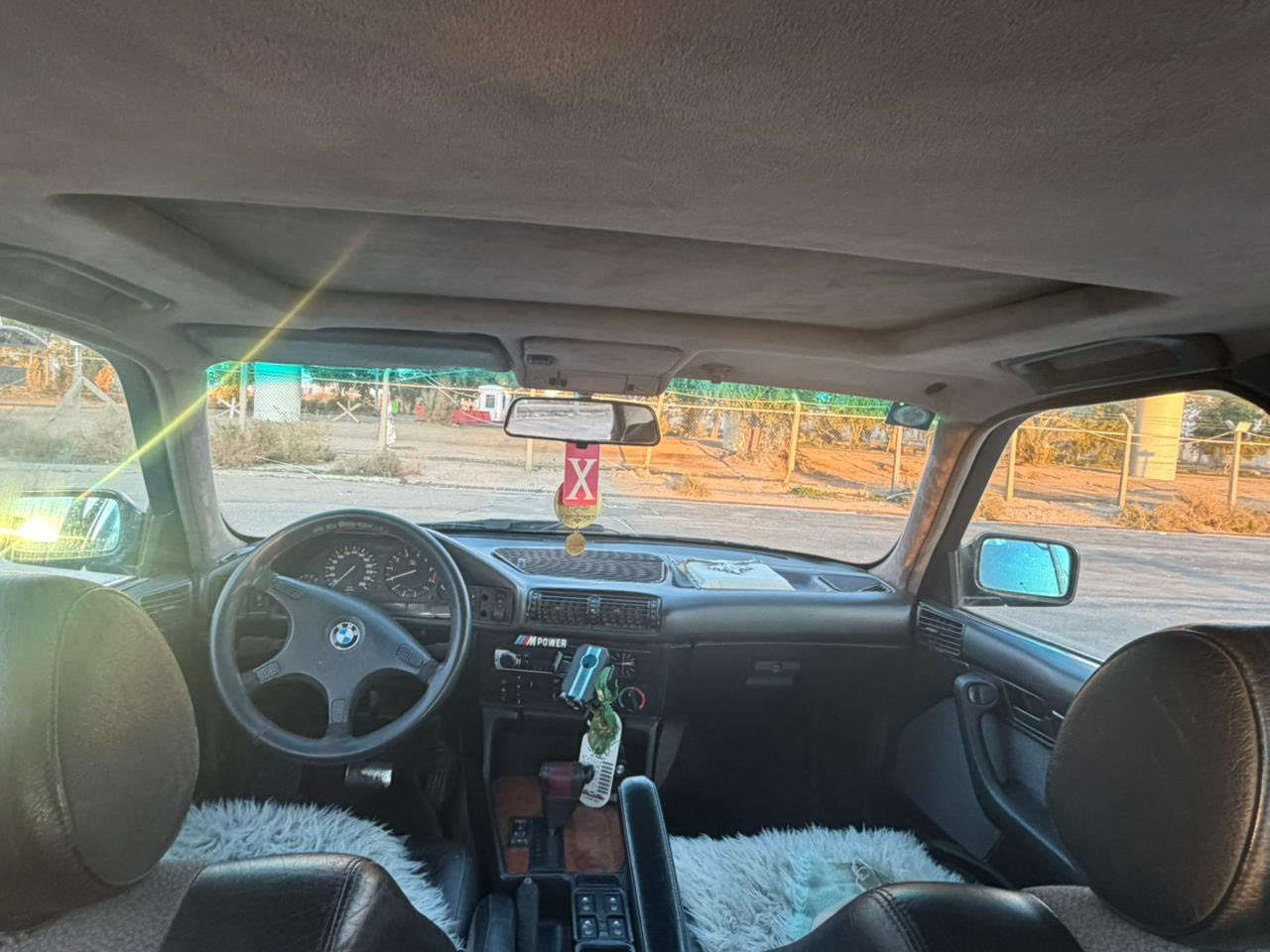 السلام عليكم
BMW 525 i / 1991
- السيارة مصبوغة عام بدون حادث
- كير اوتو
- ريمونت تقفيل وتصعيد جام
- تخم تاير / ويل خلية
- غرفة جلد اسـود
- سلايت
- للتواصل واتس / ***********
- السعر / 55 ورقة وبيها مجال
