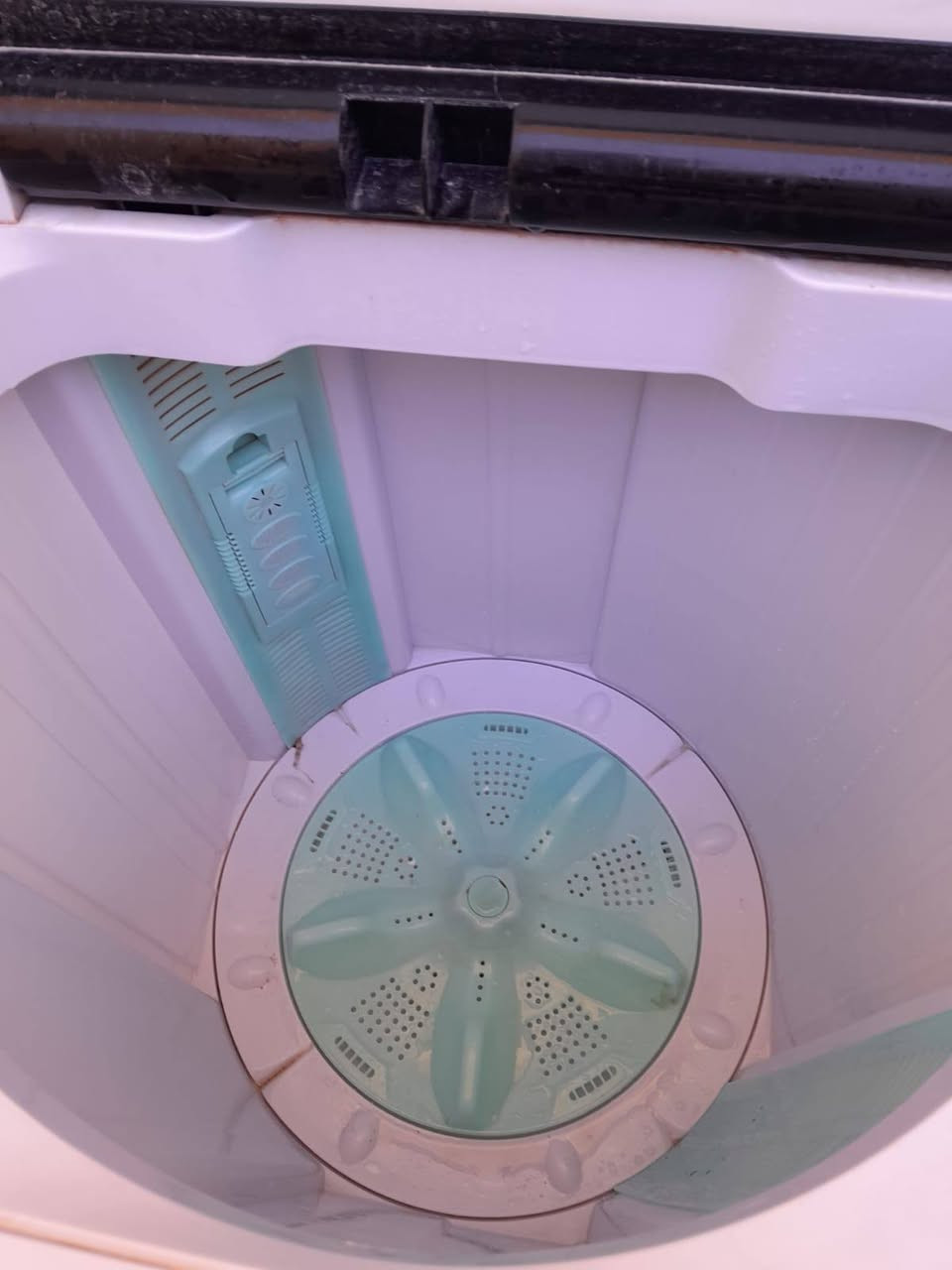 السلام عليكم غسالة هيتاشي للبيع جديدة جدا نظيفة حجم 12 كيلو حوضين كشرها جدا نظيف وشغالة وجديدة بمعنى الكلمة استخدامها سنة واحدة سبب البيع اخذنا مكانها  غسالة اوتوماتيك السعر من الاخير150 الف الاتصال على الرقم ***********
