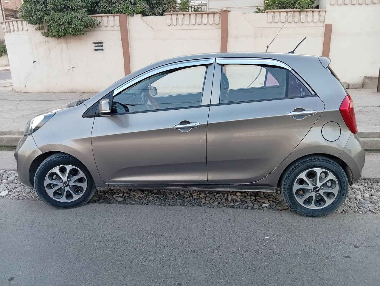 * كيا بيكانتو 2012 للبيع او معارضه بتكسي اكسنت او ريو 
رقم نينوى مسطره 

* ظررها مبدل بوند وراس الجاملق بارد مبين بالصور

* محرك بي صرف 

* السعر 71 وبيها مجال 

((***********))
