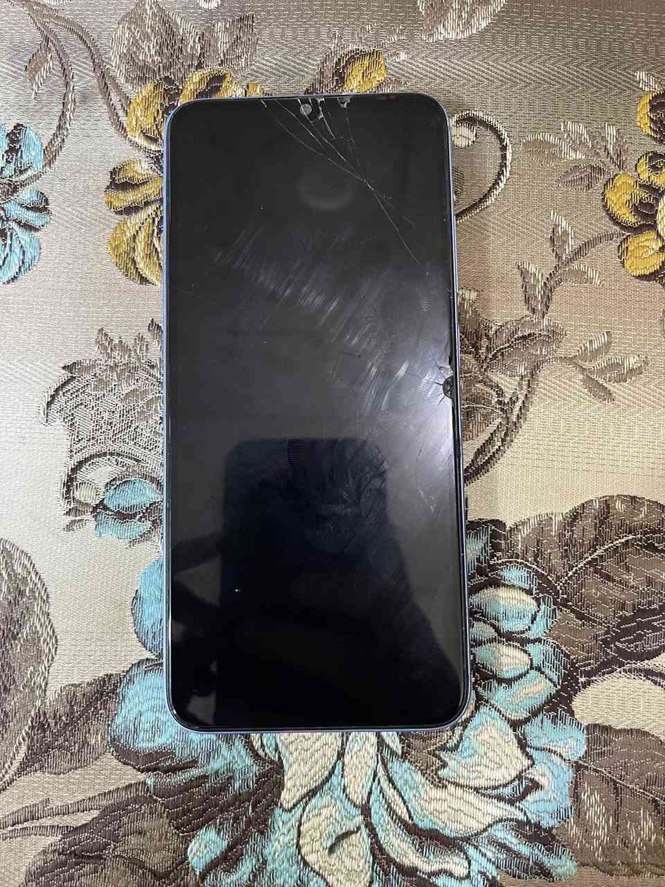 جهاز ريدمي نوت 11 جهاز يخبل غني عن التعريف  مساحه 128 جهاز كله شغال خطين ياخذ الضرر الي بي بس الشاشه مفطوره مثل ما موضح كدامكم سعر ٦٠ وبي مجال 
مكان / بابل المركز 
للاستفسار/ *********** فقط واتساب
