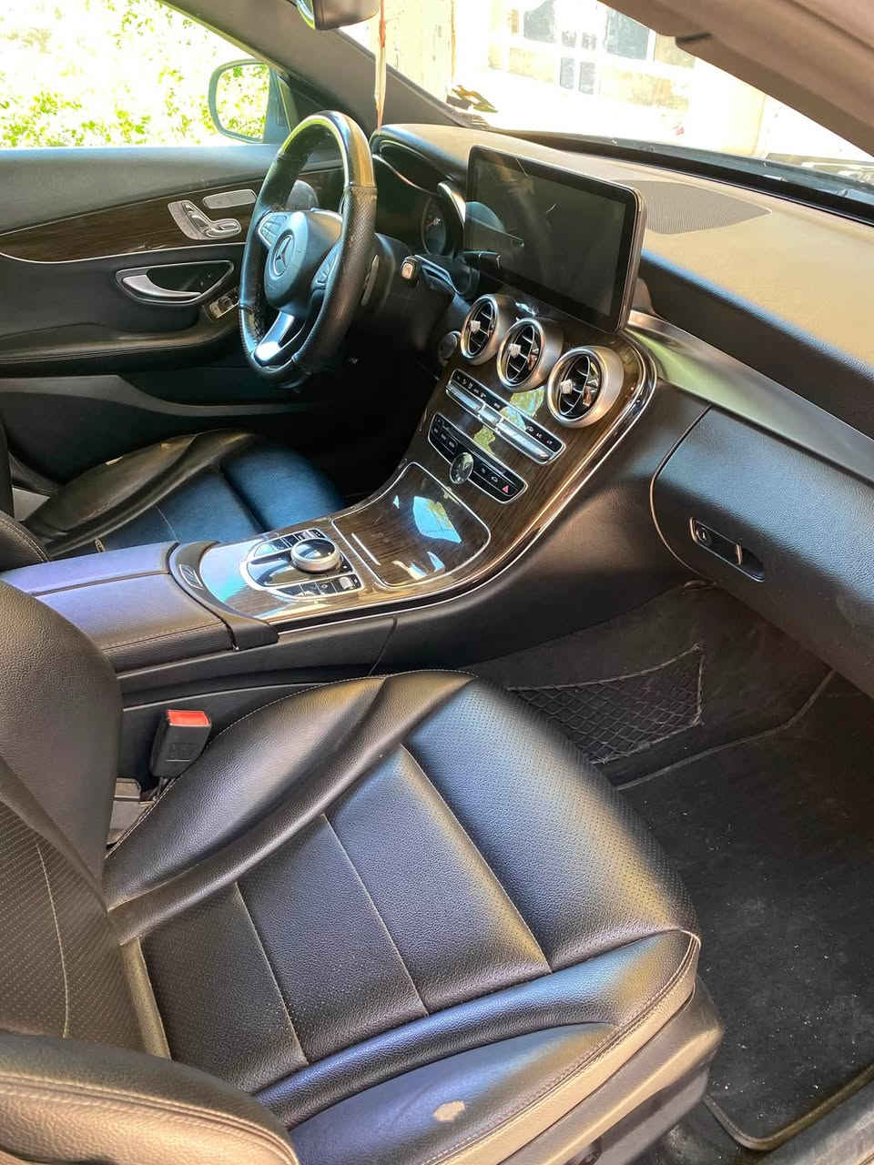 السلام عليكم للبيع مارسيدس  C300 موديل 2018 حادث بسيط جدا بدون ارباك ماشيه 92 فول بنراما شاشهً كبيره جلد تحكمات تخم تاير جديد قبل سبوع شاده سونار مرفق بالصور  مكينه 2000 تيربو  تبريد حداديه جاهزه  تحويل مباشر  السعر 215 وبيه مجال  ***********

