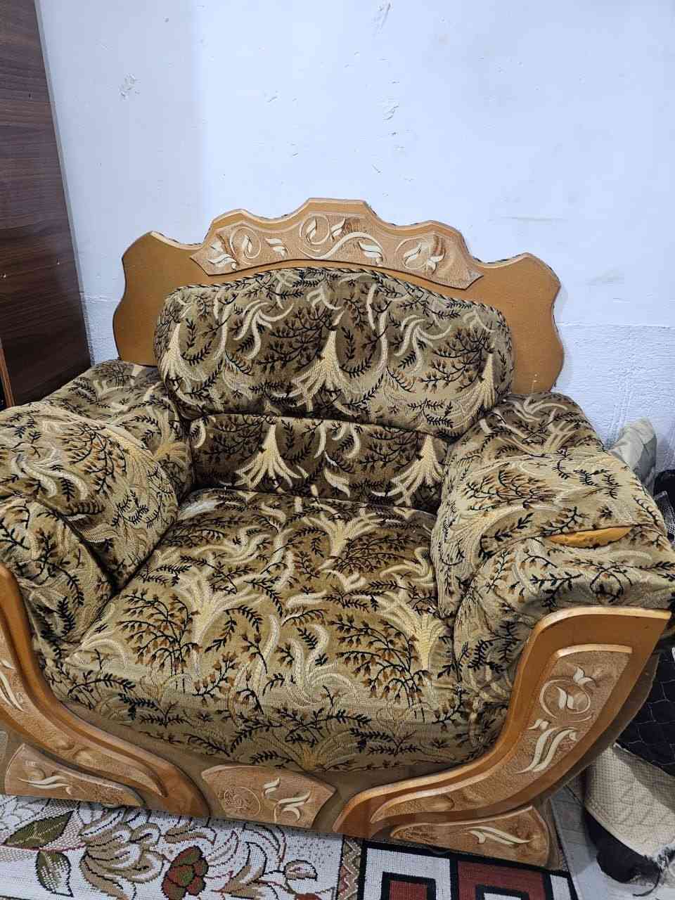 للبيع قنفات مستعمل بي ضرر موضح بالصور مكاني نجف سعرهم ١٥٠ مكان  قرب قريه الغدير ١٠ مقاعد ***********
