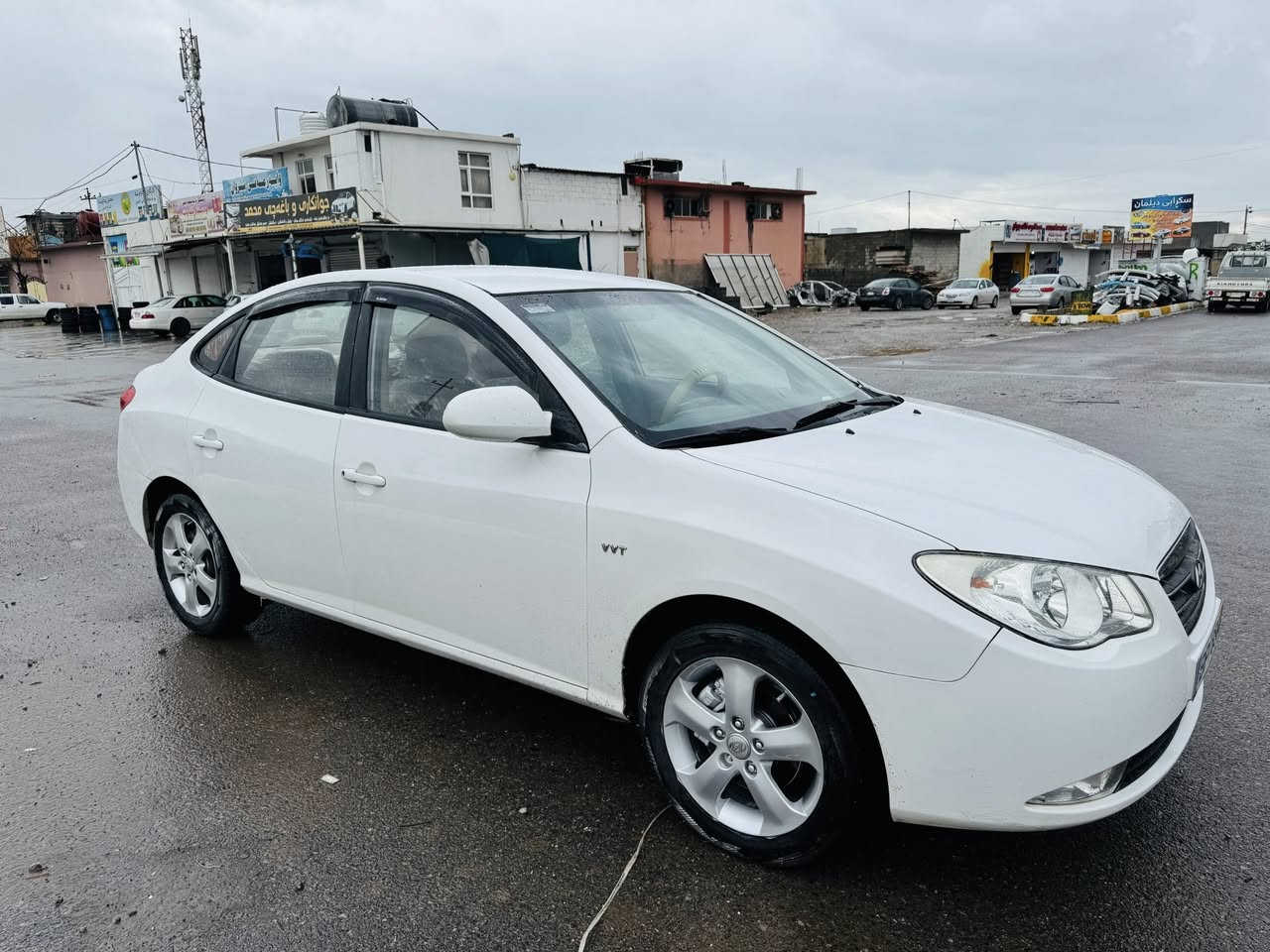 هۆندا ئاڤانتی بڕاوە 2010
گێر مەکینە تەبرید بەشەرتە
دەعم و لێدراو خایس و کەڤەر بەشەرتە
ناوزەرد سوکان ڤۆلیۆم و تەبرید لەمس
بیلاد بلوتوز ویل گەورە کوشن هیتەر
کامل مەسرەف کراوە ماڵی دۆستە
سەقف وەک شوشەیە یەک شوختی نیە
نرخی ٥٧ گەڵا و مجال
***********
شوێن چوارقورنە
