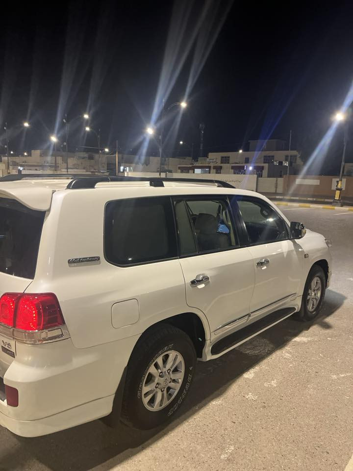 السلام عليكم
لاند كروز 2010

رقم بغداد  

السياره ستينيه بل  حقيقه أحلاه 

السياره ما ناقصها برغي السياره حيل نضيفه 

مكفوله كفاله عامه  بيها سونار 

بيها صبغ بل صندوك  الباب الجوه  شبرين صبغ 

ولقماره بيها جلح بصيط غير هاذ الشي مكفوله كفاله عامه 

مكان السياره 

لانبار الرمادي 

السياره معروضه 

29 جوه السوك ماكو هيج نضافه بهيج سعر 

متواجد اتصال عله هاذ الرقم 

*********** 

والله يرزق الجميع
