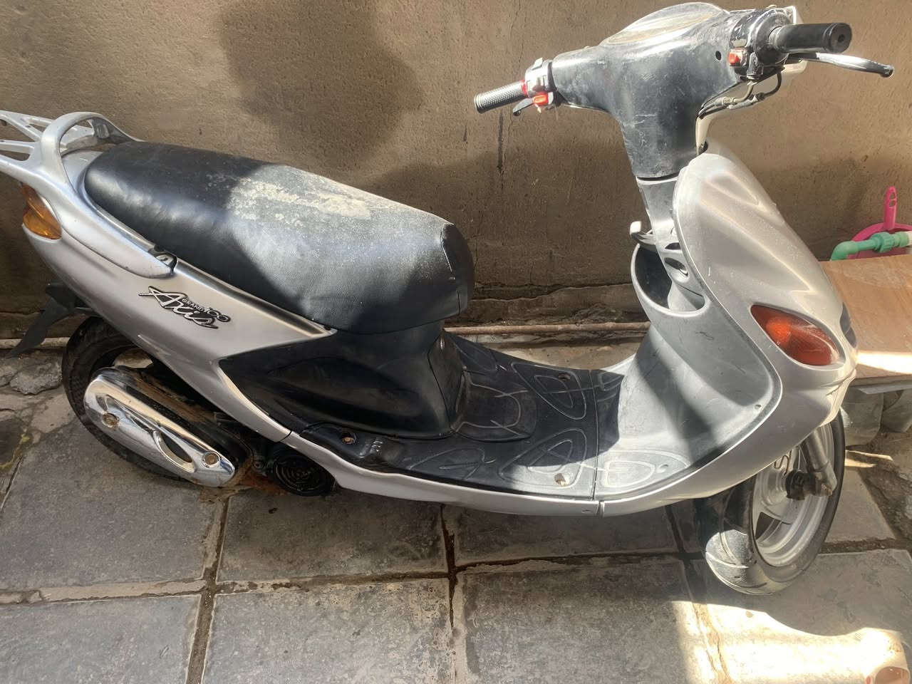 ‏دراجة للبيع جاهزة سعرها 400 وبها مجال للشرا
***********
