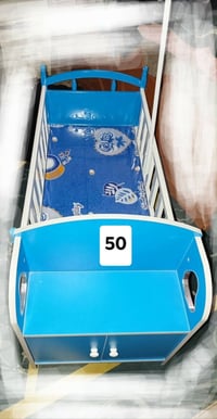 سرير اطفال • نضيف