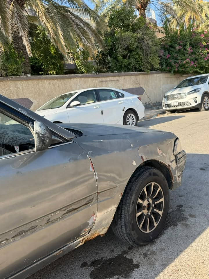 السلام عليكم سياره كرونا موديل ٩١
محركها يبخر وسنويه ساقطه والسياره شغاله وتمشي 

رايدها ب ١٧ ورقه وبيها مجال مكاني واسط 

***********
