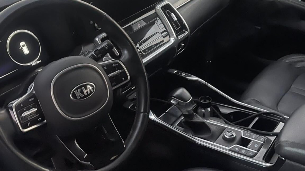 ✅كيا سورنتو  اكس لاين برستيج ٢٠٢١ 
امريكي 
✅المسافة المقطوعه ٦٠ ميل وقابل للزيادة
✅اللون . مميز 
✅محرك. 2500cc 
                  ======= الاضافات👇👇 ======
  
فتحة بانوراما عدد ٢
شاشة كبيره نفكيشن 
رادار امامي وخلفي 
 مانع تصادم
مانع انزلاق 
تحديد مسار
نقطة عمياء .
تصحيح مسار 
بصمه تشغيل 
بصمه ابواب 
كاميرا خلفيه 
كاميرا عداد 5 
كاميرا 360
تحكم ستيرن كامل 
تشغيل عن بعد سياره 
كراسي تدفئة + تبريد 
كراسي كهرباء
كراسي جلد 
كراسي ذاكره 
كراسي 7 راكب 
مثبت سرعة
تحكم ستيرن
شاحن وايرلس
هاند بريك كهربائي 
حساسات خلفيه + اماميه 
حساسات مانع تجاوز 
جنط ٢٠ 
ويل ٢٠ اصل
دفع رباعي AWD
باب جنطة كهرباء 
اضويه امامي زنون LED
اضويه خلفيه LED
كشافات LED
دفع رباعي 4X4
نظام GPS+خرائط  
تبريد مركزي امامي او خلفي 
وبلوتوث 
مدخل USB+ AUX

🚗🚗 حادث السيارة  🚗🚗
٥ قطع صغار  ( ابيعك حزام ) 
العنوان ___ 📍بغداد ___ بغداد الجديده 
التواصل / ***********☎️
