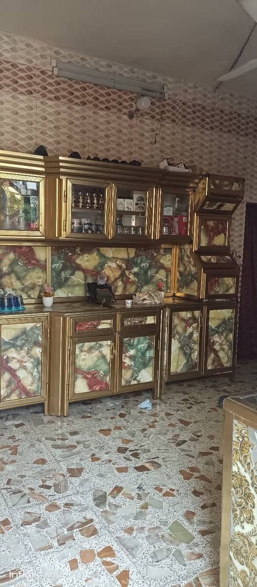 ياالله السلام عليكم بيت مساحة ٢٣٠ طابقين الأول طابوك والثاني ثرمستون صب مسلح ٤ غرف نوم صالتين كل صالة ٨ × ٧ البيت على الشارع العريض ٣٠ متر والشارع الرئيسي ٧٠ متر سايدين خدمات جديدة تبليط انارة شارع مدارس كهرباء ماتنكطع ابد مقرنص مجاري يبعد عن السوك الحسينية دقيقة العنوان بغداد المعامل الحسينية منطقة الكرامة السعر عند الاتصال بالرقم ***********
