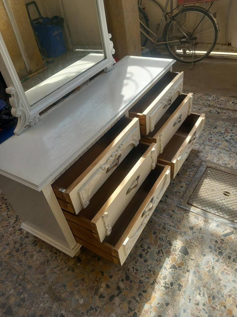 ميز تواليت مستعمل ابيض الرجل بلاستك  شغل توصى السعر ب ب ١٣٠ وبي مجال العنوان بغداد الكرخ تقاطع درويش البياع شارع البداله الانتصارسوق اميمه فرع مجمع الرازي ع اليمنه منتصف شارع ع اليسرى خلف مي اور
***********
*********** بغداد, العراق
