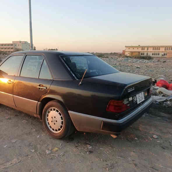 مرسيدس دبه موديل 88
كير ومكينه بلادي...صبغ عام الجماليه..بدون حادث السياره

السياره جاهزه من كلشي 

للاستفسار الاتصال ع...***********
