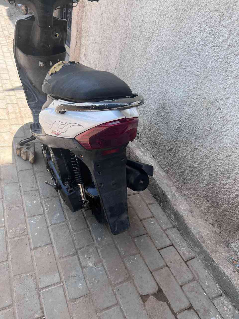 السلام عليكم البيع ماكس عدله كفاله من كلشي سلف وهندر ختم واحد سعر 600 وبيهه مجال بغداد دوره***********

