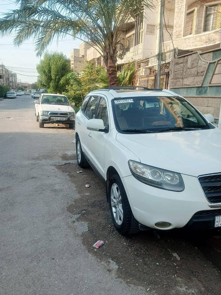 سنتافي خليجي 2010 بأسمي تحويل مباشر مكفوله عدا كارت صغير بحافة الباب الخلفي الايمن موضح بالصور محرك 6 حجم 2700 فتحة سقف مري شفط 7 راكب 3 قطع تبريد ماشية 174الف تقريباً السعر 134 وبيها مجال بسيط للشراي المكان بغداد الكاظمية
***********
***********
