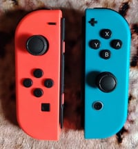 يدات نينتندو للبيع جديدات السعر ٢٥ الف المكان بغداد للتواصل ٠٧٧١٢١٠٢٧٠...