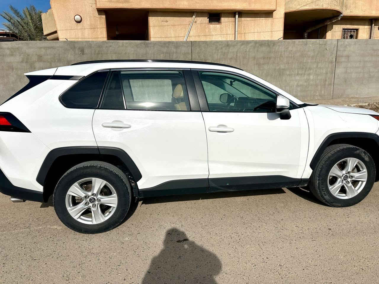 السلام عليكم
راف فور للبيع موديل 2021 
نظام بنزين فقط
مواصفات XLE 
نقاط عمياء
اشاير بالمري 
تحديد سرعة 
رادار ..أمامي ....جانبي 
اوتو ستار 
ماشيه 162الف km قابل للزياده
الضرر ..تبديل بونيد ..جاملغات أمامي بارد
 للبيع ..او..مراوس بسياره 
هايلندر  حديث 2022 /2023/2024
او تويوتا برادو 
شرط التحويل 
السعر 220 وبيها مجال للشراي
***********
‏
