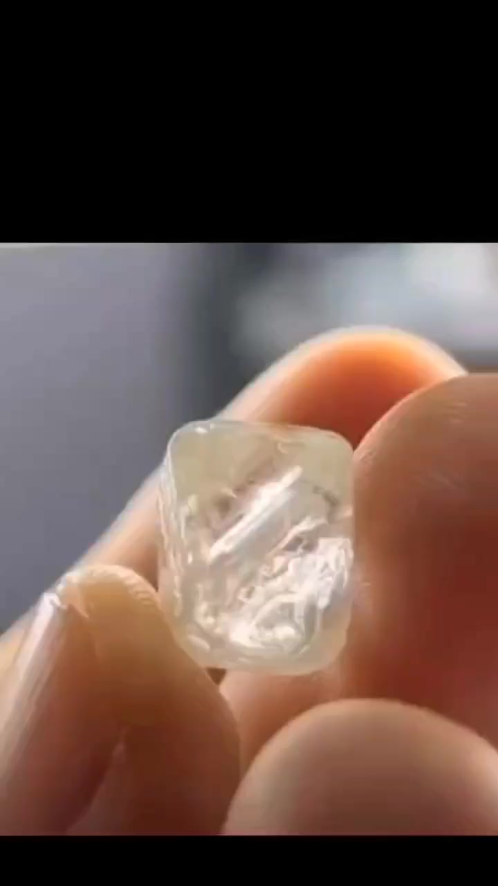 31 ct vvs1 
5000 usd
Natural rough diamond


**إذا كنت صاحب هذا الإعلان وتريد حذفه لأي سبب، رجاءا أرسل رسالة إلى الدعم الفني**