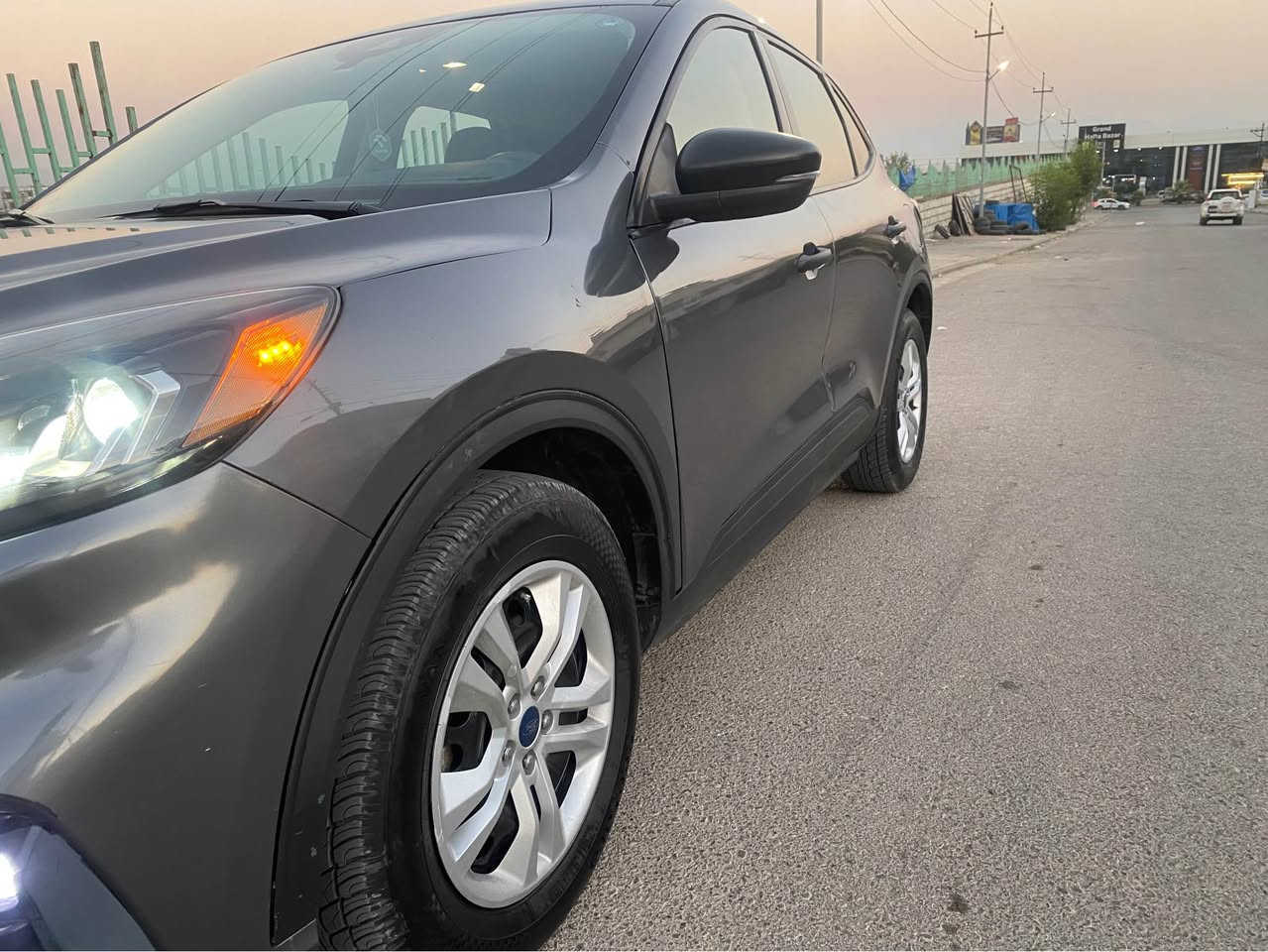 RD ESCAPE 2022 – SE 🔥

✨*********** what is up 
***********

🔹 مۆدێل: 2022
🔹 ڕەنگ: ڕەشی خۆڵەمێشی (Carbonized Gray)
🔹 مۆتۆر: 1.5L EcoBoost Turbo
🔹 گیربۆکس: ئۆتۆماتیک (شفت گەرد)
🔹 ڕاکێشان: FWD

مواصفات:
✅ کیجی ئەلیکترۆنی
✅ ستارت دوگمە (Push Start)
✅ کامێرای دواوە
✅ شاشەی تاچ
✅ Apple CarPlay & Android Auto
✅ کۆنتڕۆڵی فەرمان
✅ Auto Hold
✅ Electronic Parking Brake
✅ LED Daytime Running Lights
✅ کۆنترۆڵی گەرما و ساردی

🚗 سەیارەکە زۆر پاکە، ناوەوە و دەرەوە پارێزراوە

📩 بۆ زانیاری زیاتر و نرخی تایبەت، نامە بنێرە یان پەیوەندی بکە.

#Ford #Escape #FordEscape #2022 #SUV #ForSale #Hawler #Kurdistan رانية, السليمانية

