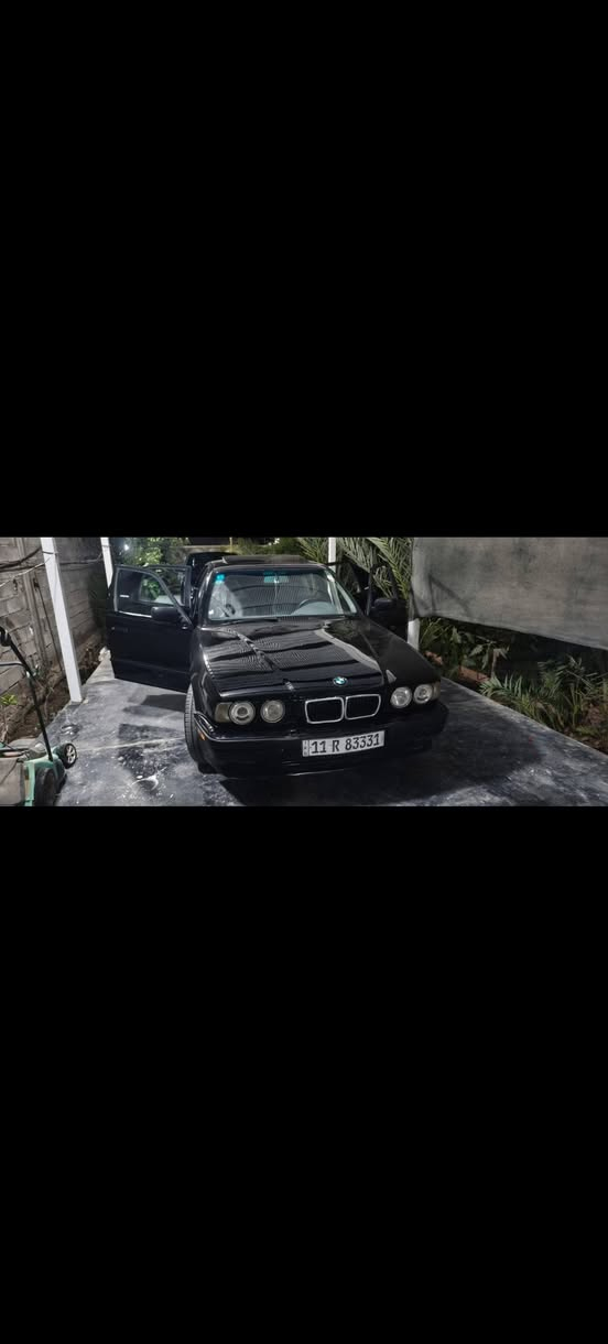 سلام عليكم ورحمة شباب
الي يدور نضيف ومميزE34
540i v8
اصل سنويه وبليته سياره كفاااااااله من ضربه والخياس
سياره اول صبغه الها سابقا ولا قطعه صبغ ولا تبديل
وعندي صورها قبل صبغ
 كشنات كهرباء
 كشنات بطاين جدد
 سلايت شغال
 كيجات كلهن شغاله
مكينه كير جديد وارد يابان
اكسل قفل 3.15 
سياره مامتعوبه بلاديه
مكان بغداد حي الجهاد
للاستفسار *********** اتصال أو واتساب
السعر ٧٨ وبيه مجال بسيط او مرواس بسياره أحدث
