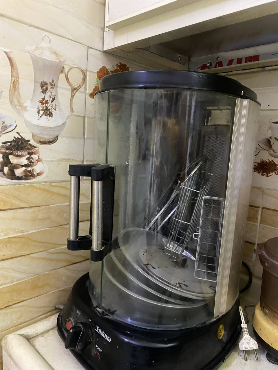 ***********
شراي يراسلني واتساب 
عنوان بغداد الشعب 
1-اوفن 
2-جهاز كليجه 
3-جهاز تحضير شاميه  
4_كابسه كليجه 
5-شوايه كهربائيه ارضيه 
6-شوايه كهربائيه تشتغل كهرباء وغاز  عاموديه (دجاج وكباب )
7-مكناسه كهربائيه 
8-دمبلصات وزن الواحد 12.5 كيلو هنه زوج 
9- ميز طعام
