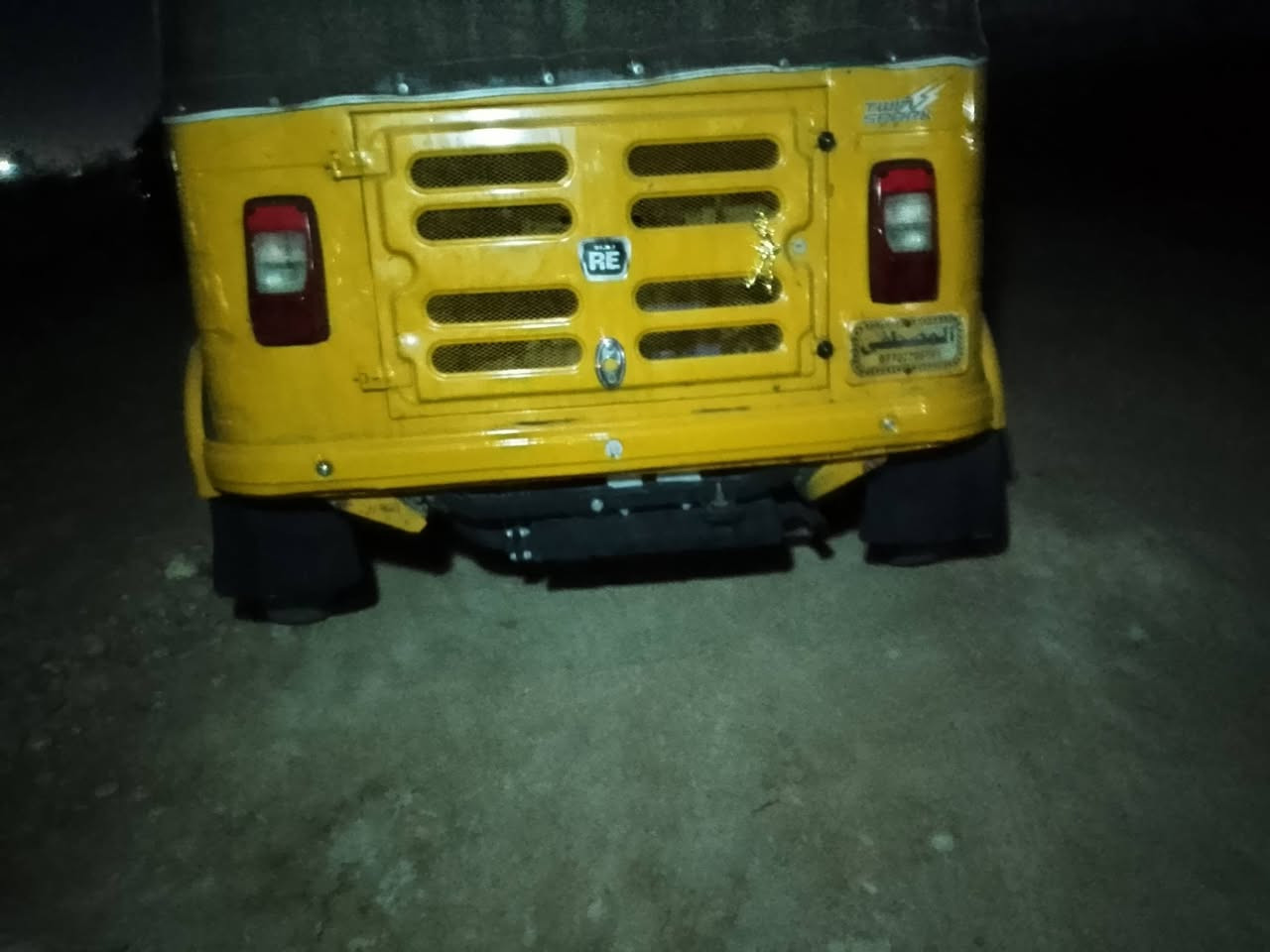 سلام عليكم تكتك موديل 19شهر شهر 12يوم 29 مرقمه بسمي  تحويل ثاني يوم كفاله عامه السعر 6 و 100 وبيها مجال الموشراي لايكسر بحلال العالم ***********
