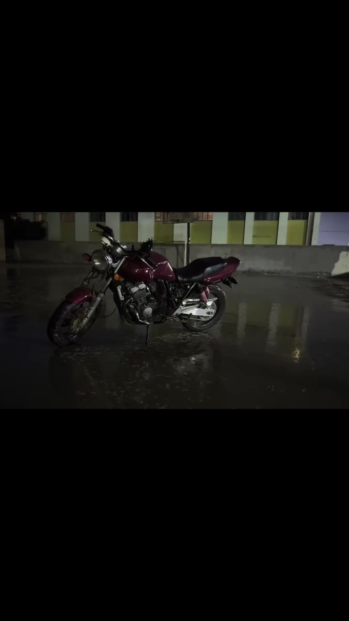 CB400
للبيع الدراجة نضيفة بس بيها نواقص بسيطه 
مكينه ما مفتوحه وناعمه السعر 1,700,000 وبيها مجال مكانها ديوانية 
***********
