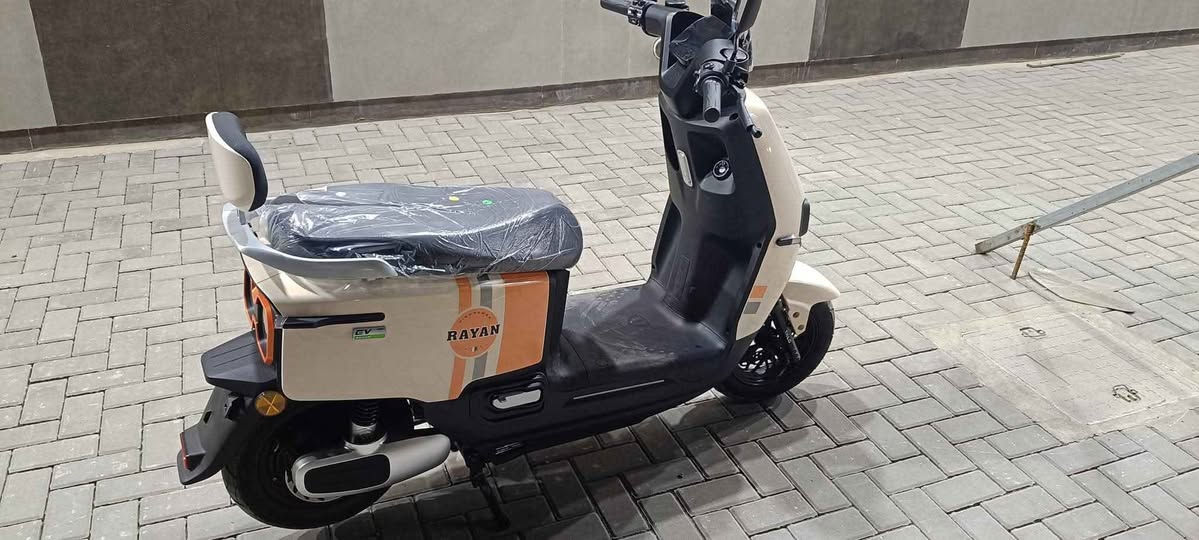 *للبيع دراجة كهربائية Rayan 5*  
*المواصفات:*
- *البطارية:* 5 بطاريات 30 أمبير 
- *الحالة:* استعمال قليل ، نظافة درجة أولى 
- *الكهربائيات:* كلها شغالة 100% بدون أي عطل 
- *اللون:* بيجي × برتقالي - شكل حديث 
- *المكان: الديوانية 
- السعر والتفاصيل على هذا رقم ***********+واتساب ديوانية, القادسية
