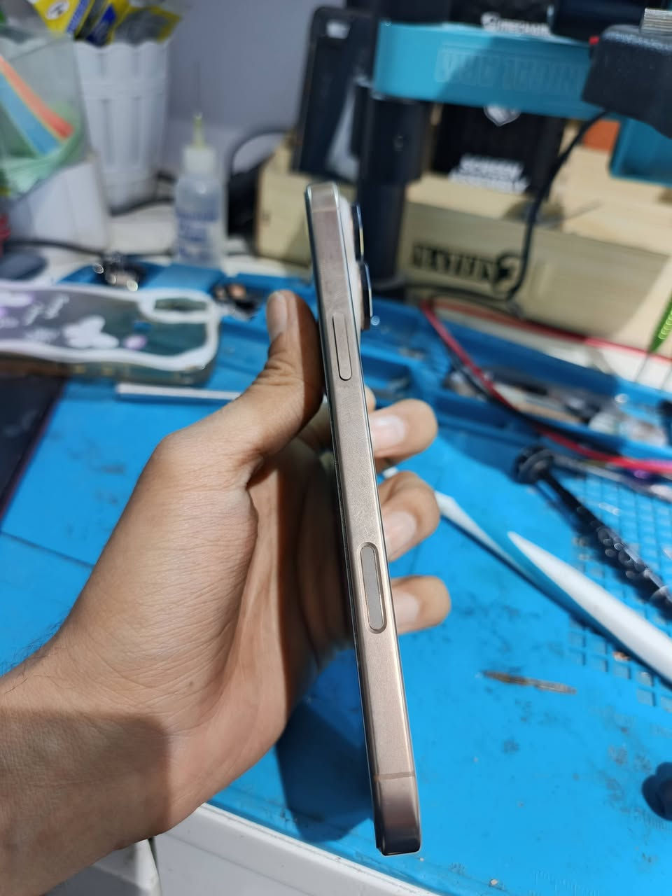 ايفون 16 برو ماكس ذاكرة 256 بعدة جديد 
بطارية 100 مستعمل شهرين بل اكثر ثلاثه 
للبيع 1.450 مليون واربعميه وخمسين الشراي يتصل 
***********
