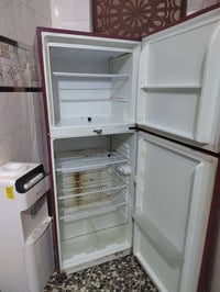 ثلاجه ٢٠ قدام بيهه ليك بل خانه الجوه عرضهه ١٠٠ ٠٧٧١٨٠٩١٤٧٤