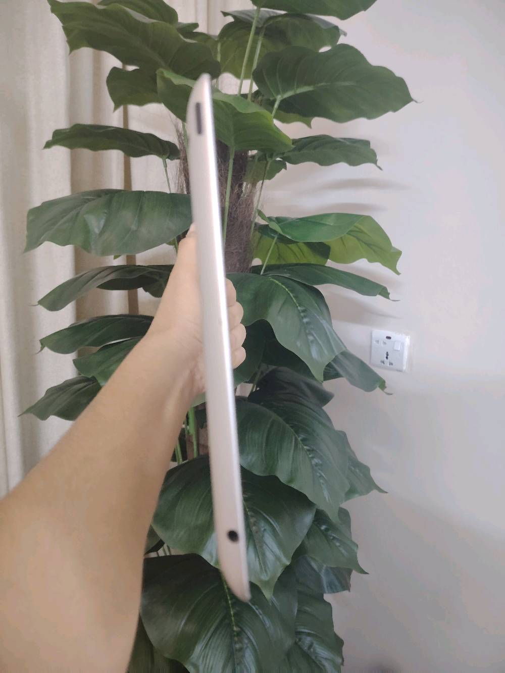 العنوان بغداد الوزيريه شارع نجيب باشا
متوفر ايبادين 4 ذاكره 16 ما مبدل بي شي ثنينهن نفس النظافه السعر الواحد 50 وبي مجال الرقم *********** 