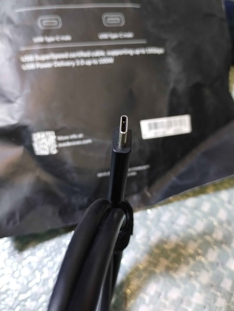 اسم المنتج: كيبل طاقة وبيانات بقدرة 100وات و10Gbps من ماركة eve
العلامة التجارية: eve
اللون: أسود 
العدد: 1
الحالة: جديد
السعر: 13 ألف دينار

متوفر توصيل لكل أنحاء العراق 🚕🚀🌀

⛔ مواصفات المنتج:-

الأداء: معتمد بتقنية USB SuperSpeed، يدعم سرعات نقل بيانات تصل إلى 10 جيجابت في الثانية.

توصيل الطاقة: يدعم تقنية USB Power Delivery 3.0 بقدرة تصل إلى 100 واط.
----------------------------------------------------------

ناوی بەرهەم: eve 100W 10Gbps پاوەر و کێبڵی داتا
 مارکە: ئێڤ
 ڕەنگ: ڕەش
 بڕی: 1
 مەرج: نوێ
 نرخ: 13 هەزار دیناری عێراقی

 گەیاندن لە سەرتاسەری عێراق بەردەستە 🚕🚀🌀

 ⛔ تایبەتمەندییەکانی بەرهەم:

 کارایی: بڕوانامەی USB SuperSpeed ​​ی هەیە، پشتگیری لە خێرایی گواستنەوەی زانیاری دەکات تا 10 Gbps.

 گەیاندنی کارەبا: پشتگیری لە USB Power Delivery 3.0 دەکات بە توانای تا 100W.

 ----------------------------------------------------------

Product Name: eve 100W 10Gbps Power & Data Cable
Brand: eve
Color: Black
Quantity: 1
Condition: New
Price: 13,000 Iraqi Dinars

Delivery available throughout Iraq 🚕🚀🌀

⛔ Product Specifications:

Performance: USB SuperSpeed ​​certified, supports data transfer speeds up to 10 Gbps.

Power Delivery: Supports USB Power Delivery 3.0 with up to 100W.

------------------------------------------------------- بغداد, العراق


**إذا كنت صاحب هذا الإعلان وتريد حذفه لأي سبب، رجاءا أرسل رسالة إلى الدعم الفني**